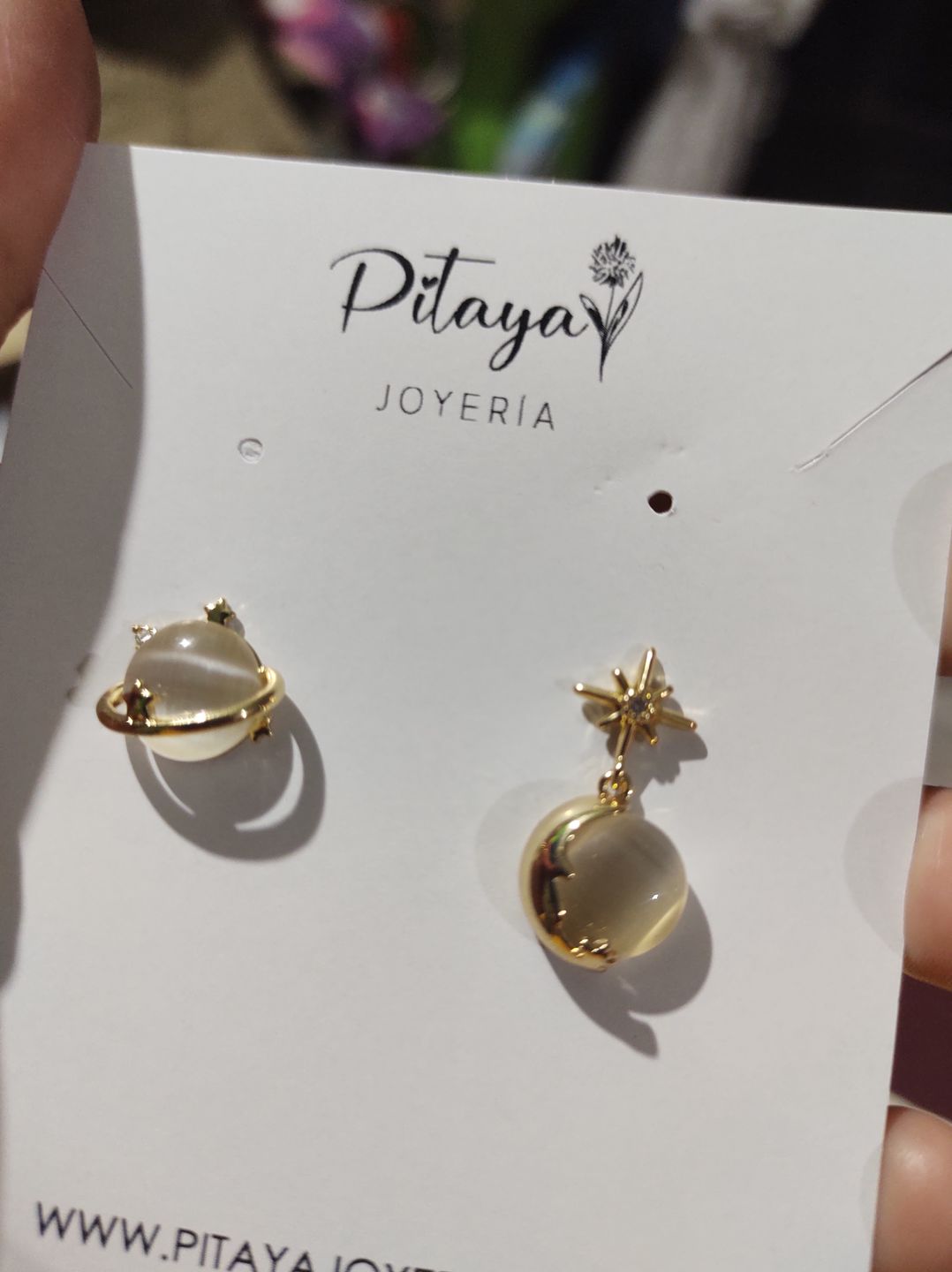 Customer photo review of Aretes de Saturno de Ópalo