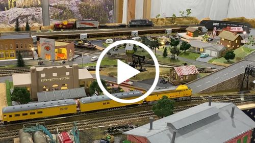 Customer video review of Bachmann 16322 Track Cleaning 40' Boxcar, Removable Dry Pad - Ready to Run - Silver Series -- Western Pacific 19522 (silver, orange, black, Large Feather), HO Scale