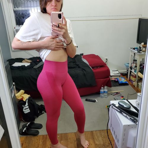 Customer photo review of Fuchsia Seamless Leggings