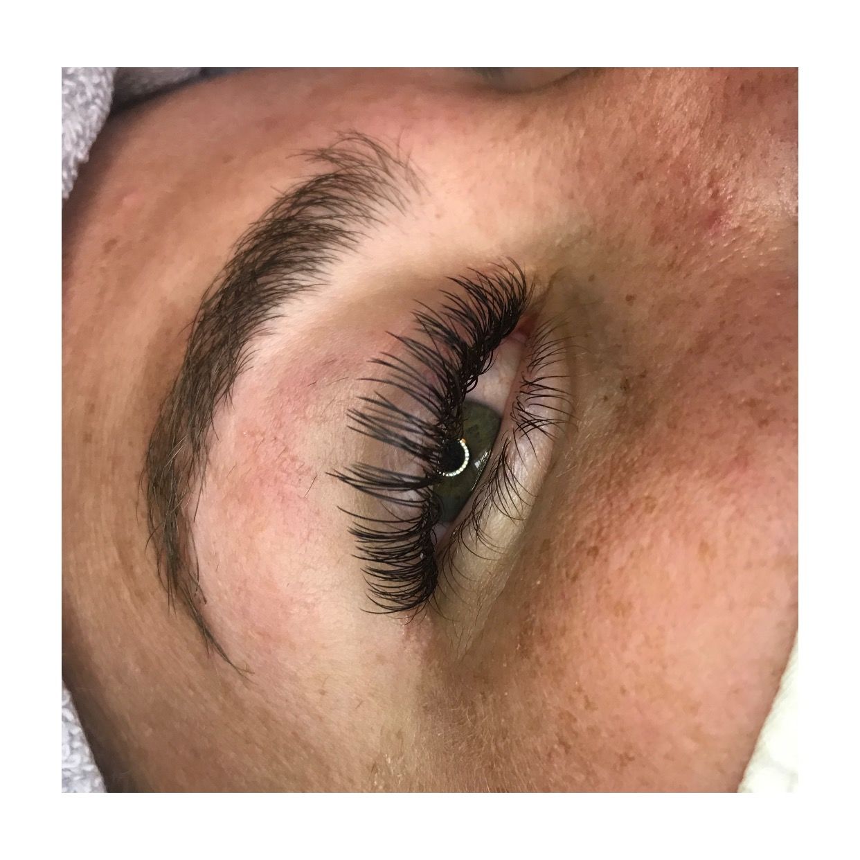 Customer photo review of 0.15 Flat Split Tip Cashmere Eyelash Extensions (16 lines)