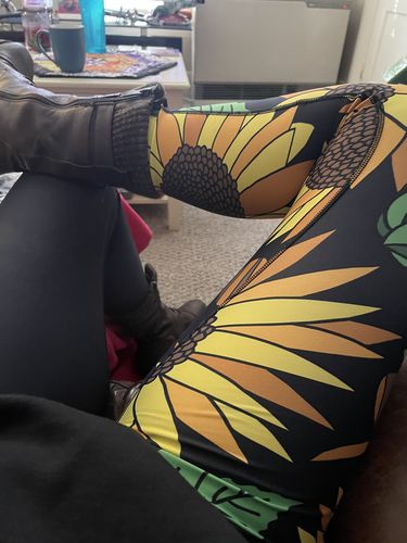 Customer photo review of Manhattan Beach Elite Leggings