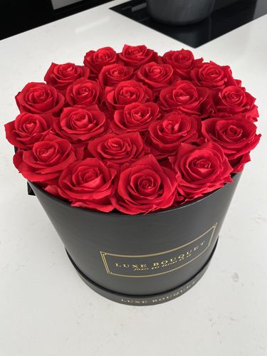 Customer photo review of Grand Luxe Bouquet Box - Red