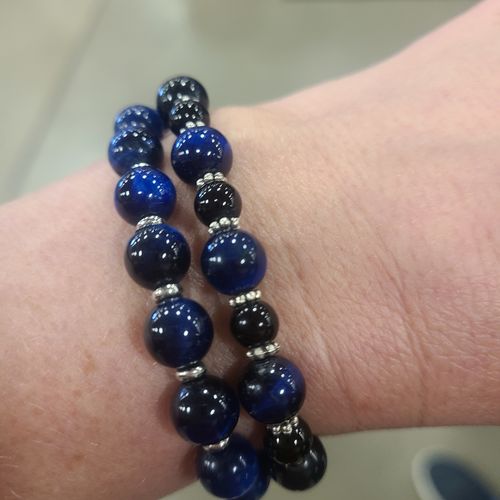 Customer photo review of 15.5" Natural rainbow obsidian 6mm/8mm/10mm, Black obsidian round beads