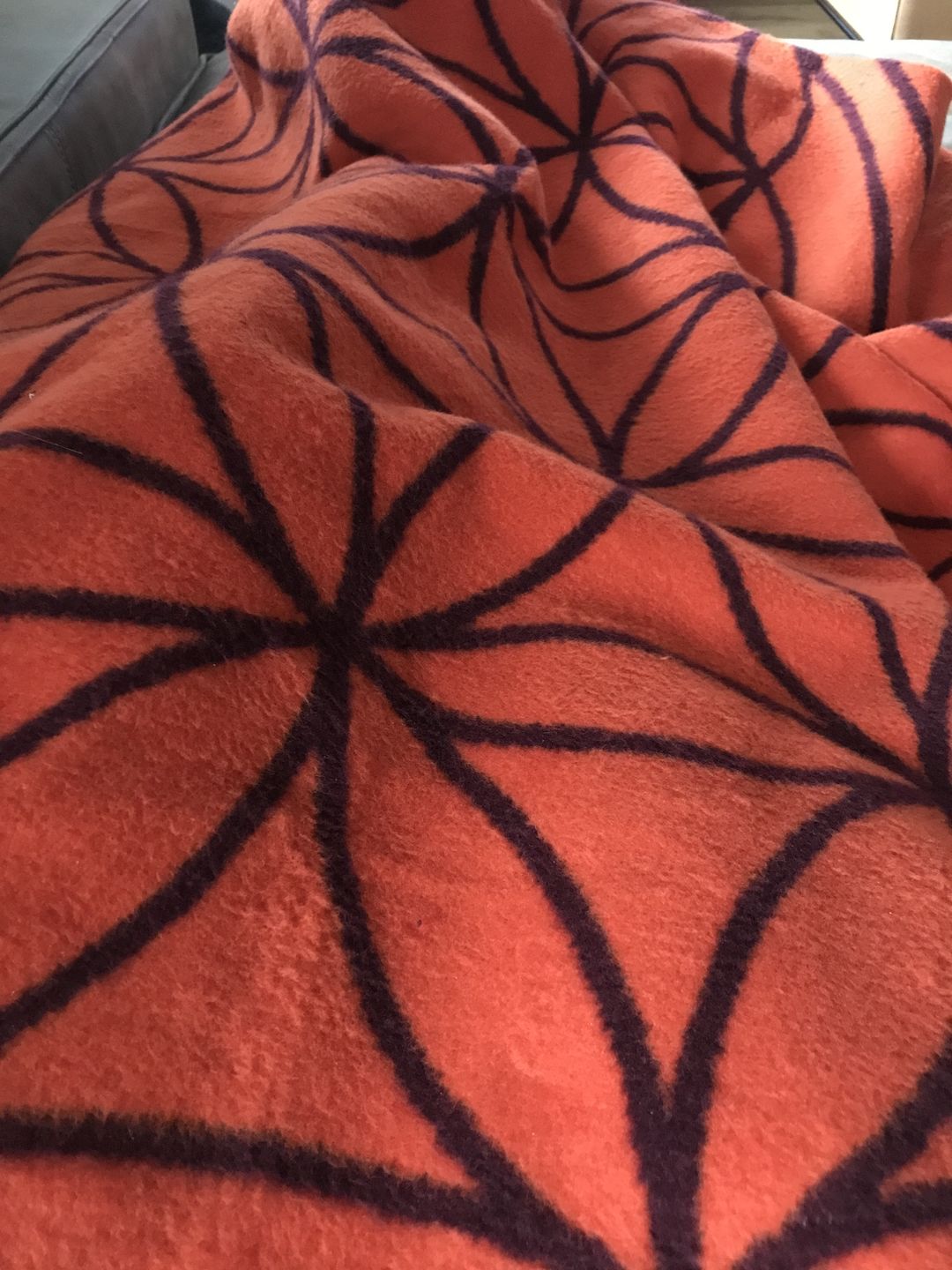 Customer photo review of Biobaumwolldecke VITAL dunkelrot/orange, Größe 150 x 220 cm, 100% Biobaumwolle, gots-zertifiziert
