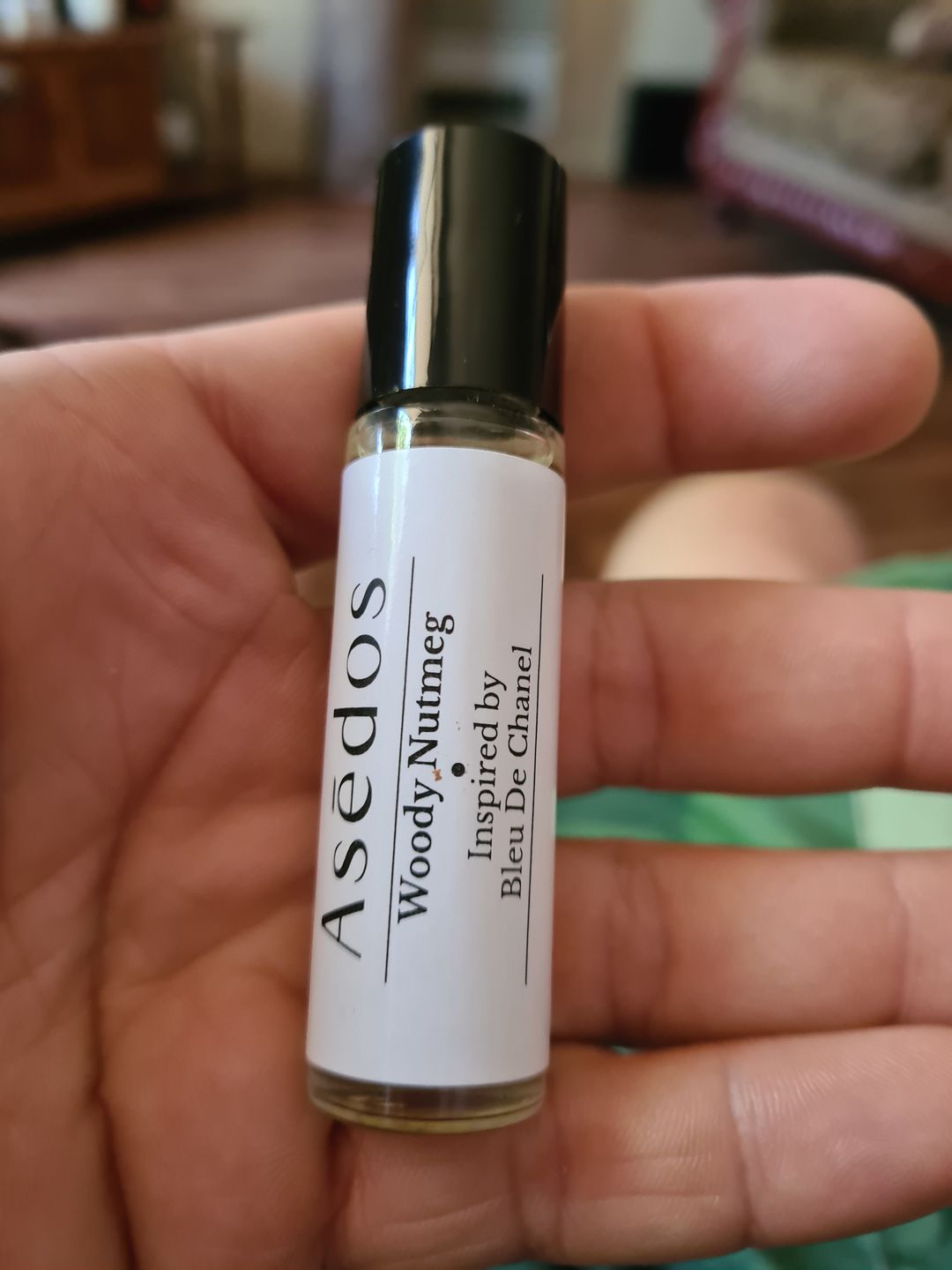 Customer photo review of WOODY NUTMEG PERFUME OIL