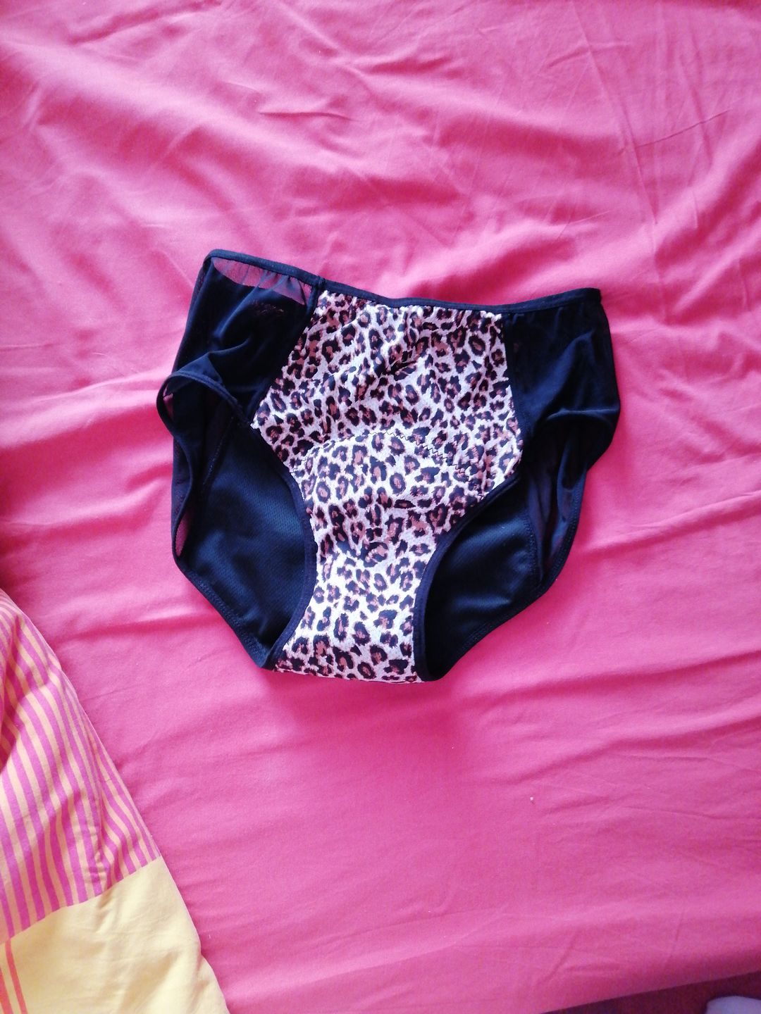 Customer photo review of Culotte Menstruelle gainante Clara (taille haute)