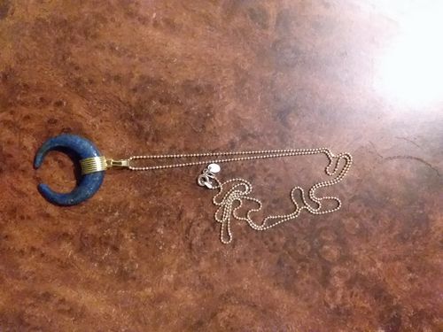 Customer photo review of Pendentif Lapis lazuli Lune