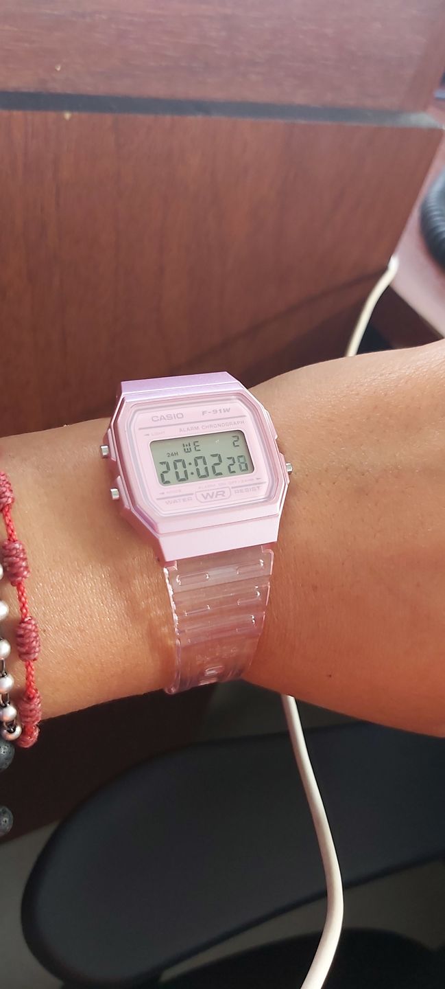 Customer photo review of Reloj Casio Vintage F-91WS-4D Rosado Transparente