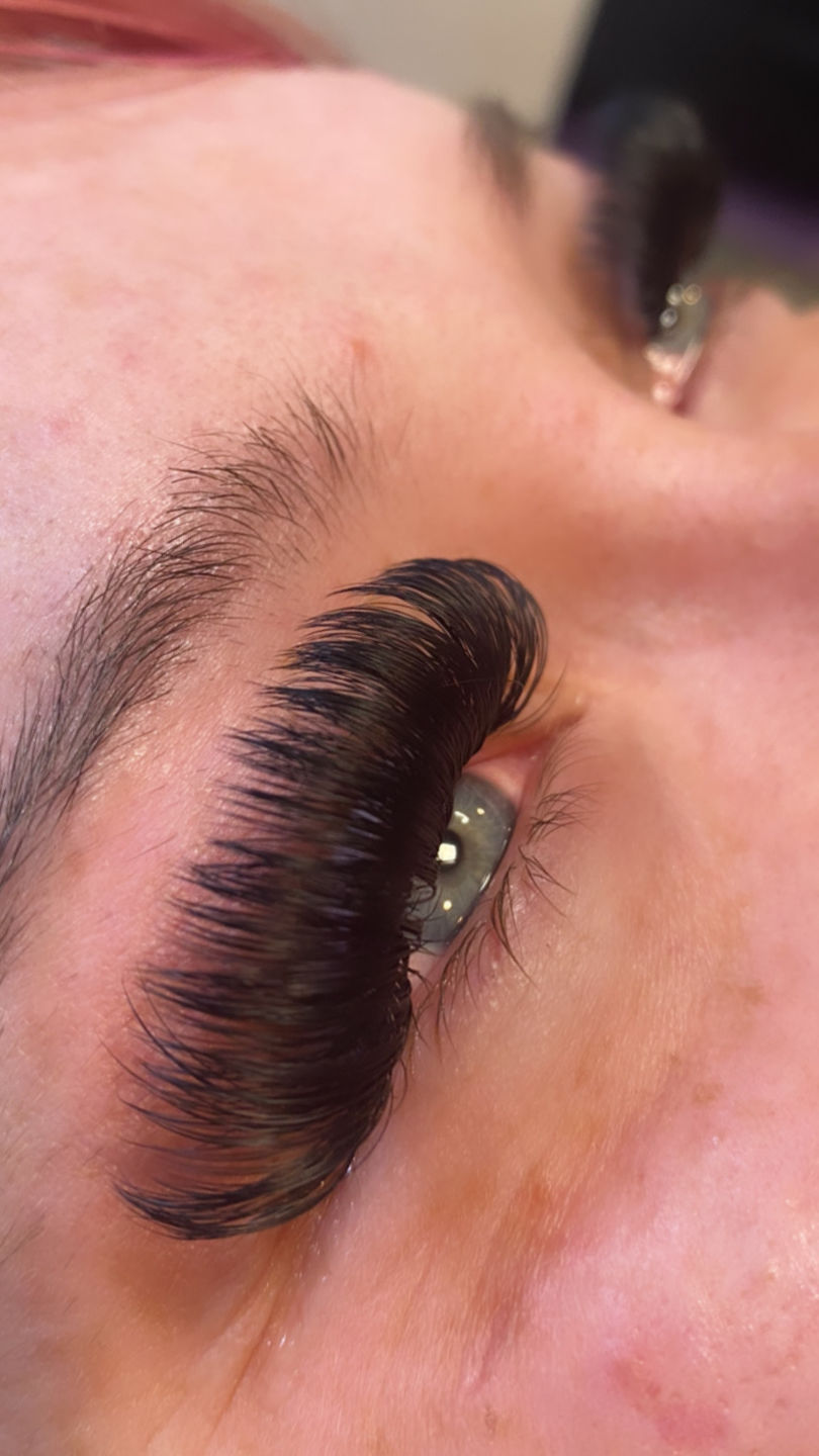 Customer photo review of Cashmere Volume Lash Extensions 0.07mm