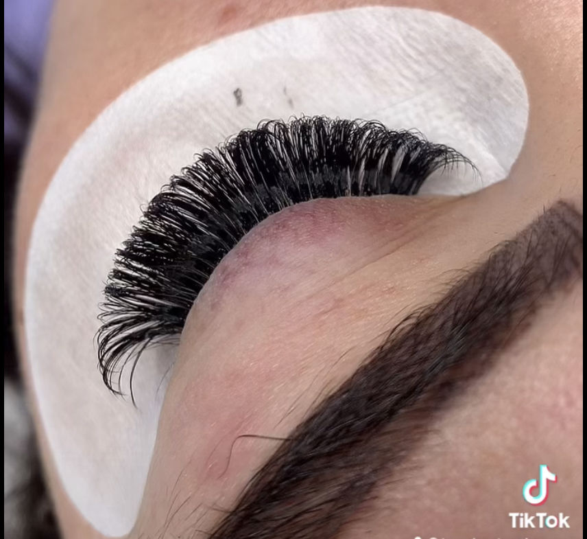 Customer photo review of 0.05 Easy Smart Fan Russian Volume Cashmere Lashes (16 lines)