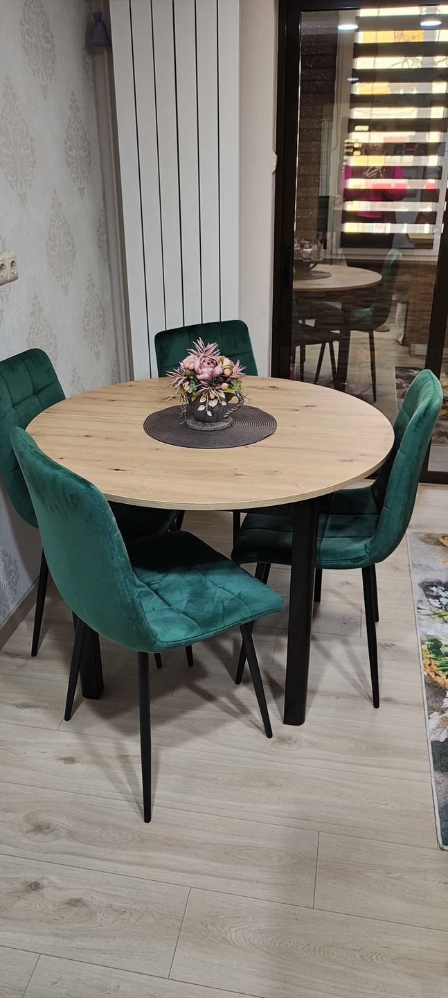 Customer photo review of Masa extensibila RINGO, stejar/negru, PAL laminat, 102/142x102x76 cm