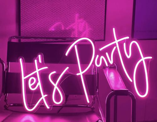 Bleranda B. review of "Let´s Party " LED Neon Schriftzug image 1 out of 1