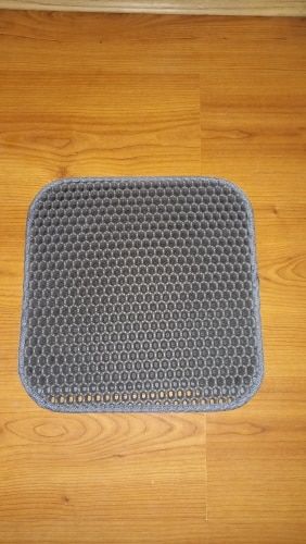 Customer photo review of Tapis de litière pour chat imperméable double couche facile à nettoyer
