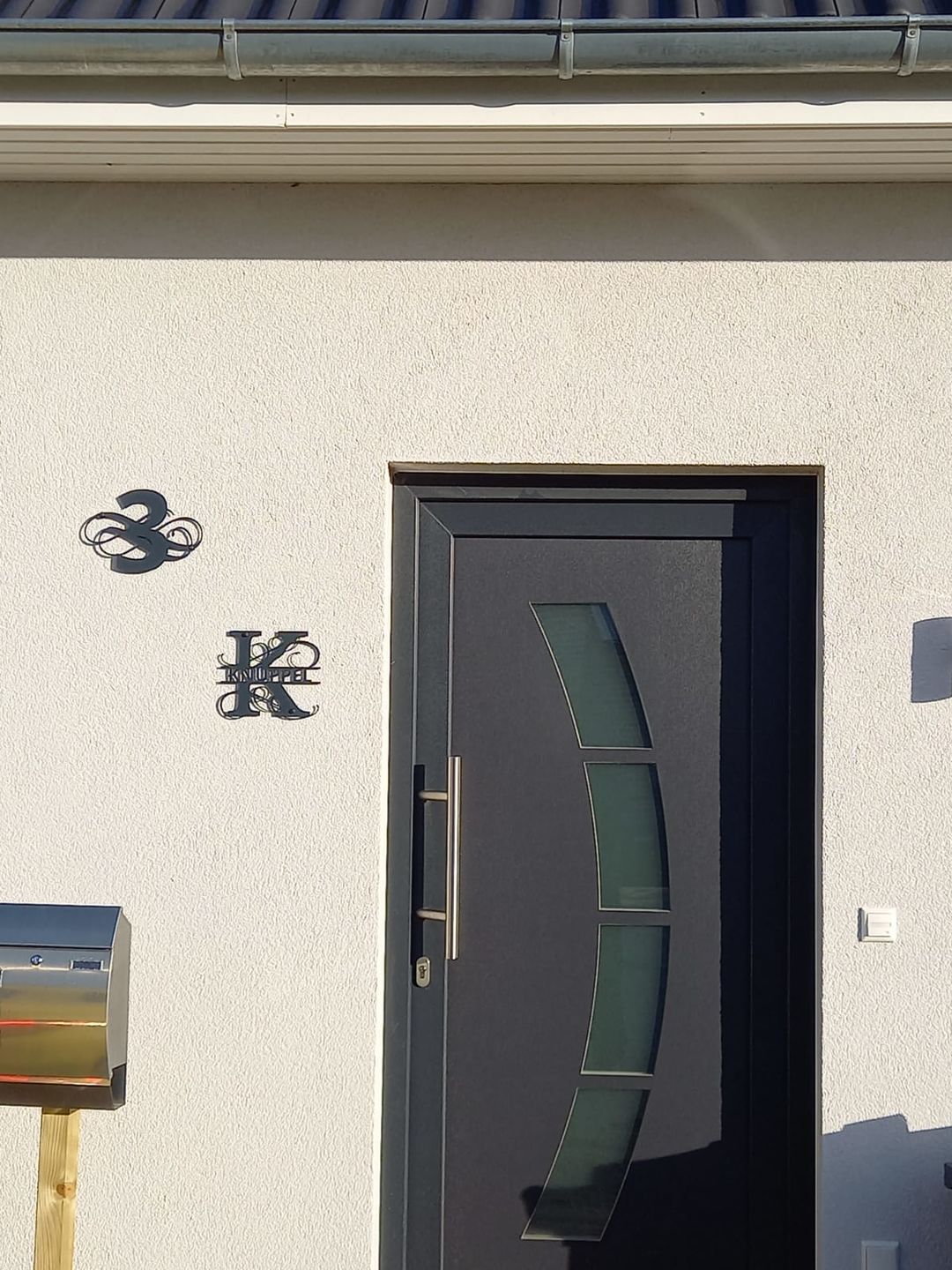 Customer photo review of Hausnummer "Ornamental Style" passend zum Hausnummern-Monogramm (personalisierbar)