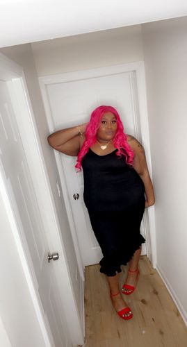 Customer photo review of "The Right Choice" Ruffled Bodycon Midi Dress - Black