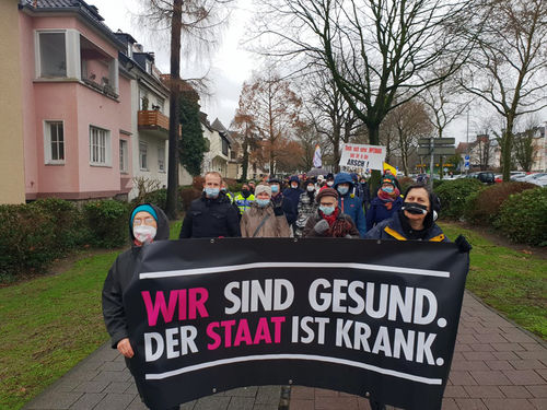 Customer photo review of BANNER / PVC-PLANE 2m x 1m • WIR SIND GESUND. DER STAAT IST KRANK.