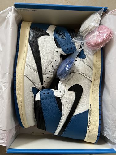 Customer photo review of Travis Scott x Air Jordan 1 High OG SP