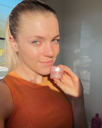 Customer photo review of Pink Pearl Illuminating Eye Cream