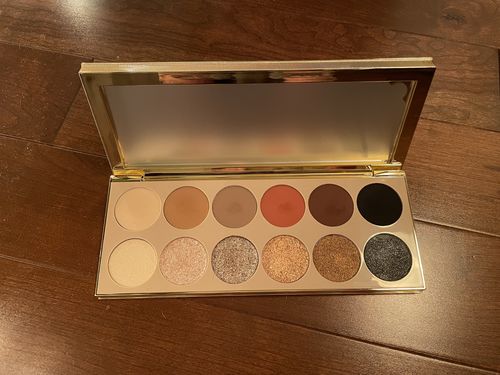Customer photo review of The Signature Eyeshadow Palette | App Only