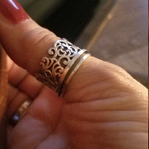 Customer photo review of Unique Women's Spinner Ring Sterling Silver