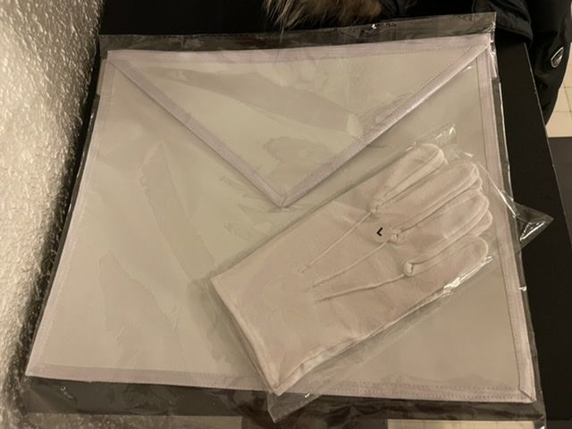Customer photo review of Tablier Apprenti/Compagnon. 36x31cm + 1 Paire de gants offerte. Simili cuir - Rite Français Groussier (RFG)