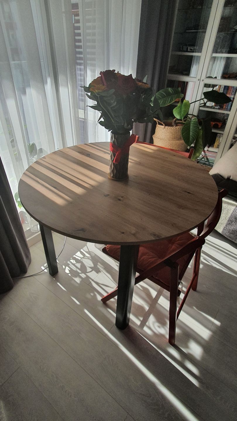 Customer photo review of Masa extensibila RINGO, stejar/negru, PAL laminat, 102/142x102x76 cm