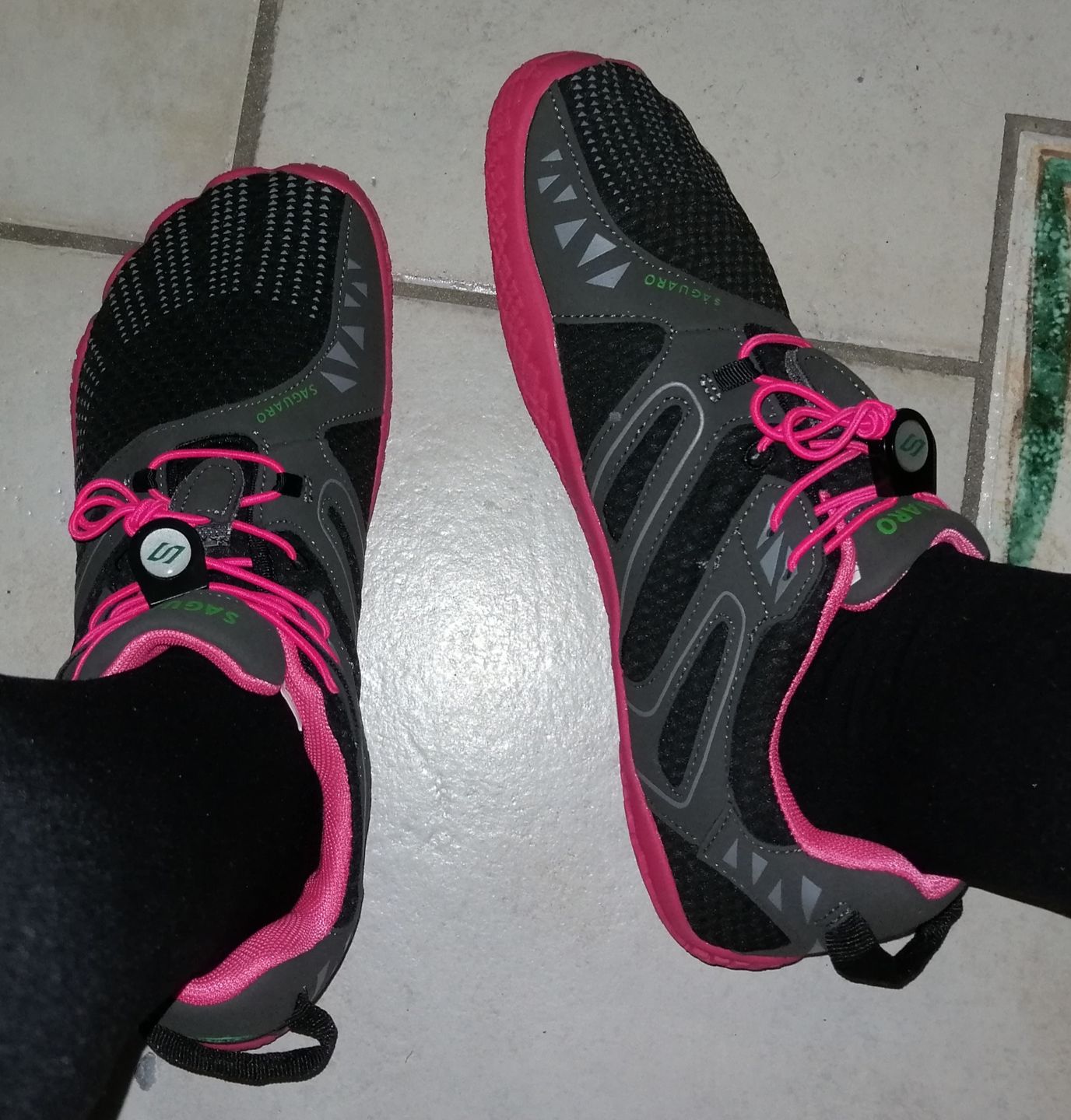 Customer photo review of SAGUARO Damen Reflektierend Barfußschuhe A059