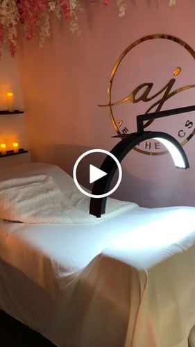 Customer video review of CosmoGlo Original Light Bundle + Phone Clip