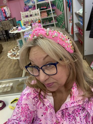 Customer photo review of LELE SADOUGHI X STONEY CLOVER LANE BUBBLEGUM OVERSIZED PEARL & CRYSTAL HEARTS KNOTTED HEADBAND