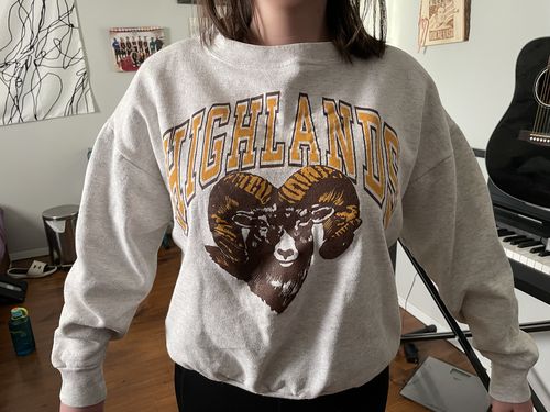 Customer photo review of Vintage Highlands Golden Rams High School Sweatshirt Size Medium
