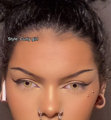 Customer photo review of EYEVOS Curly Girl Colored Contact Lenses