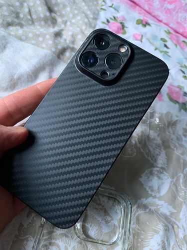 Customer photo review of Vexe Carbon Fiber Strong Slim Shock-Resistant Smartphone Case