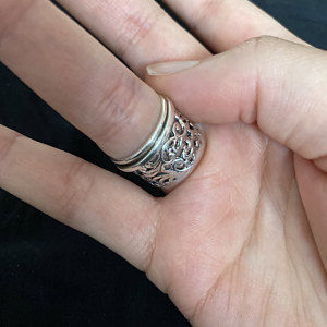 Customer photo review of Unique Women's Spinner Ring Sterling Silver