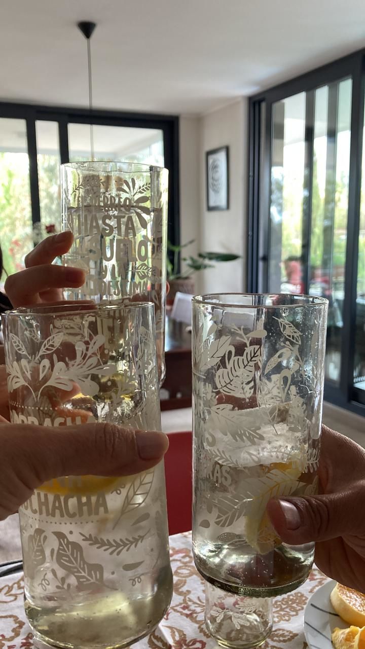 Customer photo review of Vaso Feminista Girl Power Juego de 6 Vasos