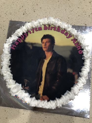 Customer photo review of 20 cm Pre-cut Circle Custom Edible Icing Image