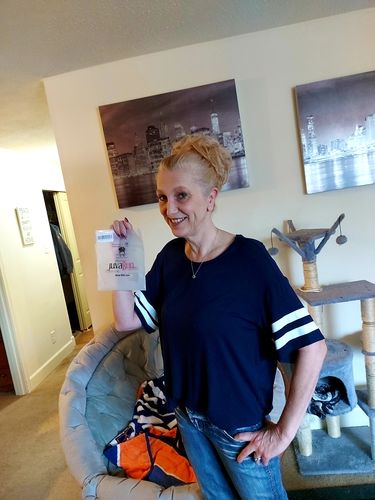 Customer photo review of JuvaBun Messy Bun