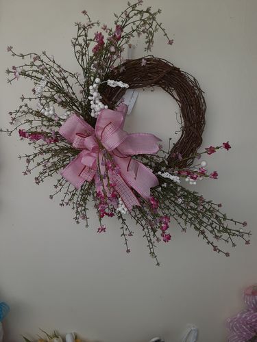 Customer photo review of 14" Oval Grapevine Wreath - DECOE-033