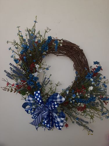 Customer photo review of 18" Oval Grapevine Wreath - DECOE-037