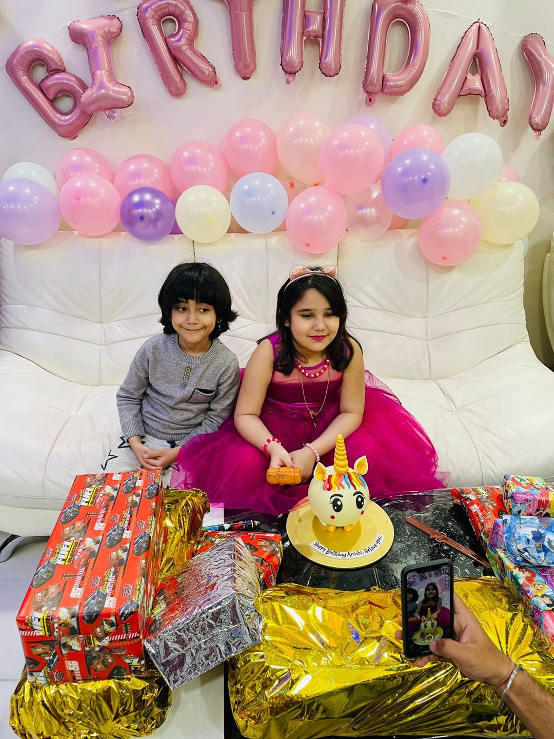 Customer photo review of Unicorn Round Pinata Cake