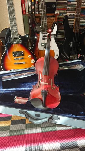 Customer photo review of Eastar 1/4-4/4 Violin EVA-1 Acoustic Student Violin Set For Beginner with Hard Case, Shoulder Rest, Bow, Rosin, Clip-on Tuner and Extra Strings