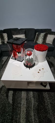 Customer photo review of Grand Luxe Bouquet Box - Red