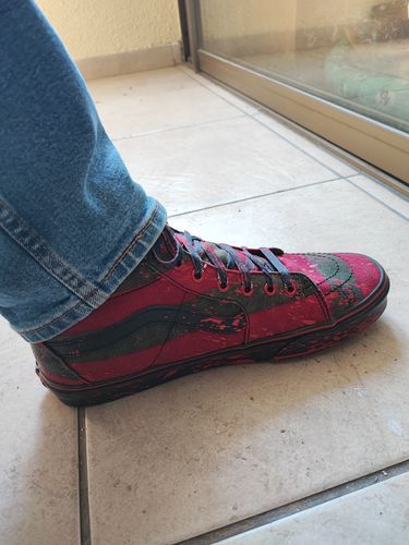Zapatilla Vans Sk8-Hi Freddy Krueger Unisex Rojo - Blockstore.cl