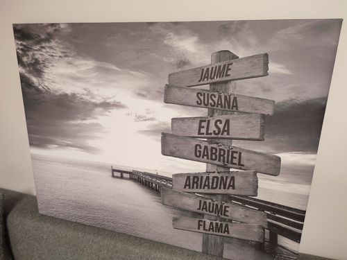 Customer photo review of Lienzo Muelle de Madera con Nombres Personalizados