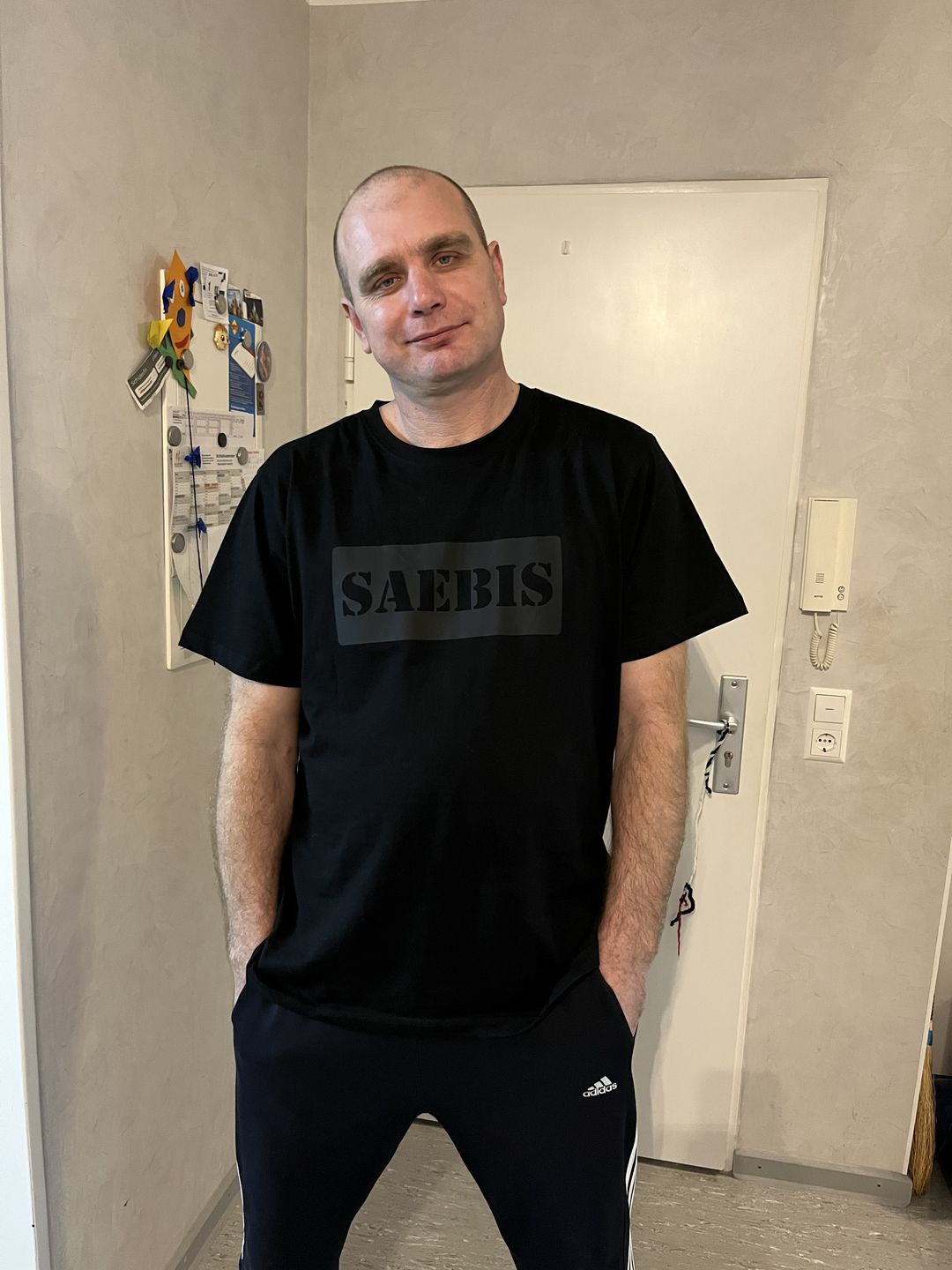 Customer photo review of SAEBIS® All Black Herren T-Shirt schwarz