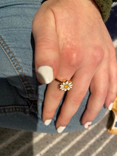 Customer photo review of Spinner Flower Aesthetic Ring