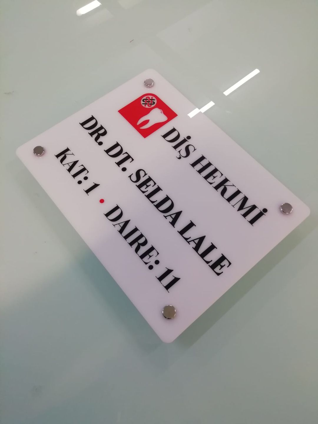 Customer photo review of Beyaz Pleksi Kapı Tabelası
