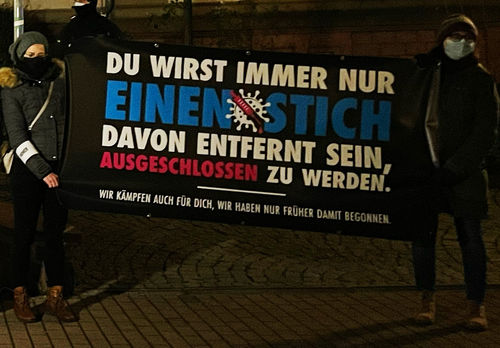 Customer photo review of BANNER / PVC-PLANE 2m x 1m • DU WIRST IMMER NUR EINEN STICH ENTFERNT SEIN