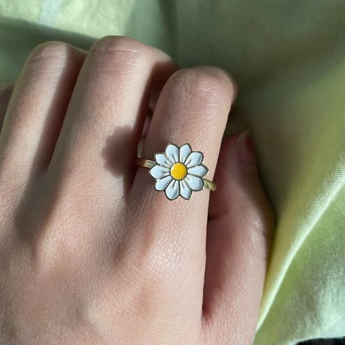 Customer photo review of Spinner Flower Aesthetic Ring