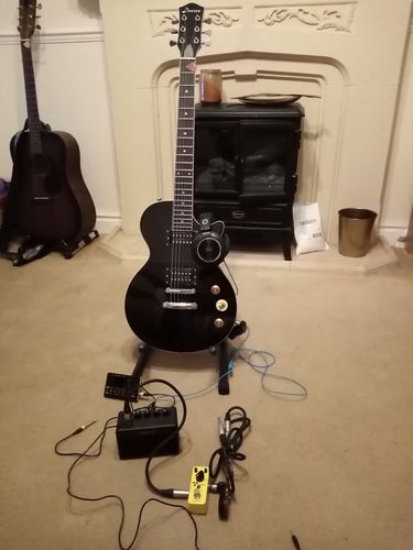 Customer photo review of Donner Yellow Fall Delay Pedal, Delay Guitar Effects Pedals Mini Pedal Compact Size Pedal True Bypass