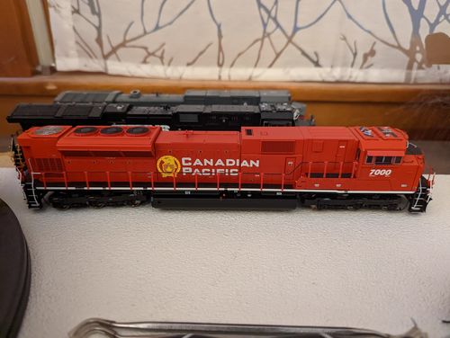 Customer photo review of Athearn HO G2 SD70ACu, CPR #7000, DC
